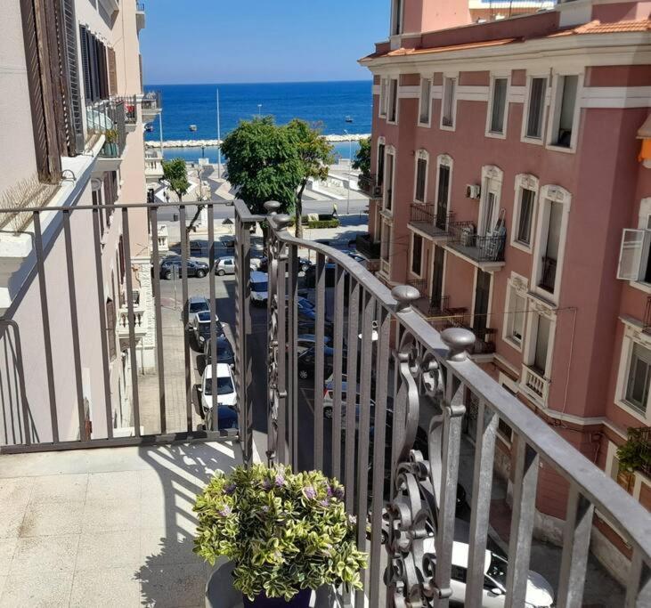 Casa Jole, Appartamento In Centro Bari Exterior foto